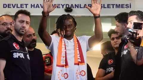 Galatasaray'da Orta Sahaya Genç Kan: Lesley Ugochukwu İstanbul'da